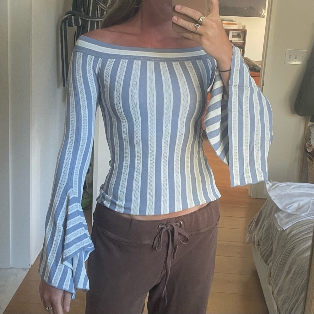 BCBGMAXAZRIA long sleeve off the shoulder fitted top with bell sleeves